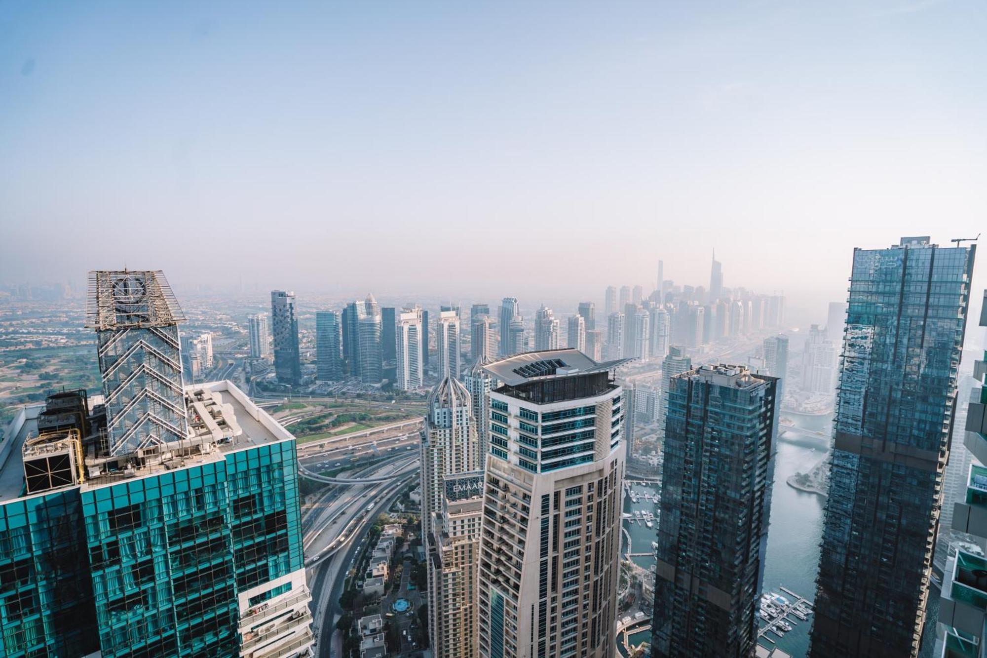 Savor Marina Views From The 64Th Floor Aparthotel Dubai Luaran gambar