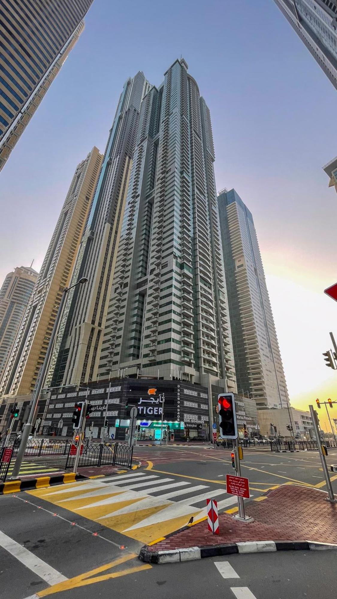 Savor Marina Views From The 64Th Floor Aparthotel Dubai Luaran gambar